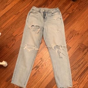 american eagle mom jeans size 2 but fits like a 4